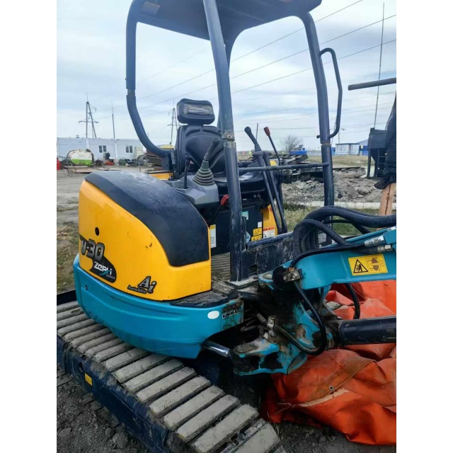 used u-30 kubota excavator trader commerçant de pelle Kubota U-30 d'occasion